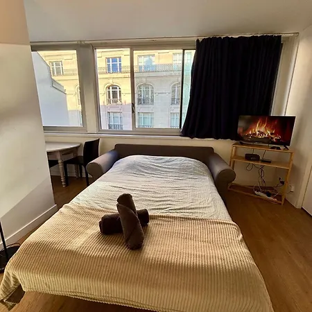 Apartment Des Champs Elysees Paris